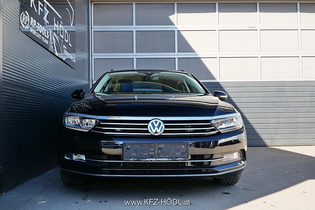 Volkswagen Passat Variant SCR Highline TDI 4Motion DSG Image 3