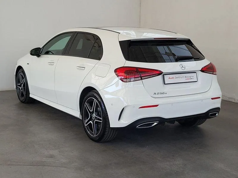 MERCEDES BENZ Classe A A 250 e Automatic EQ-Power 4p. Sport Image 4