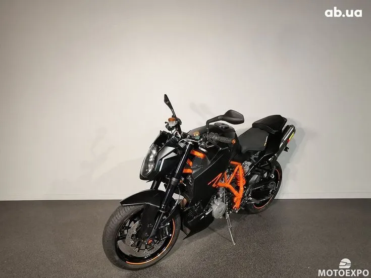 KTM 990 Image 1